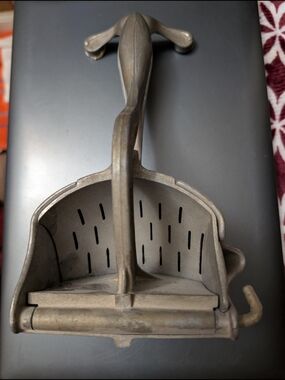 Wear-Ever Vintage Cast Aluminum Citrus Juicer